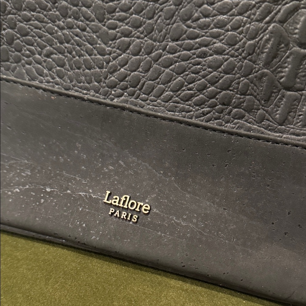Black Croc-Embossed Crossbody Bag - Picture 2 of 6